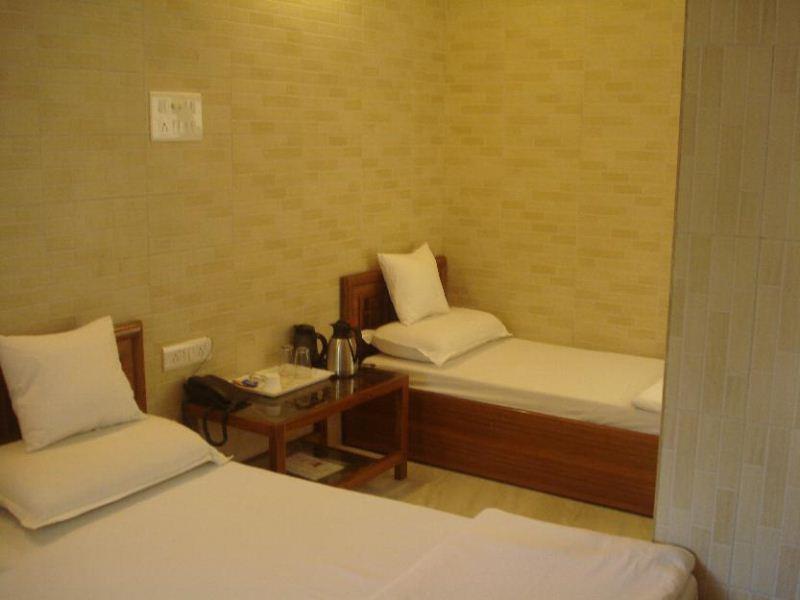 Treebo Trip Ganpati Hotell Bhopal Eksteriør bilde